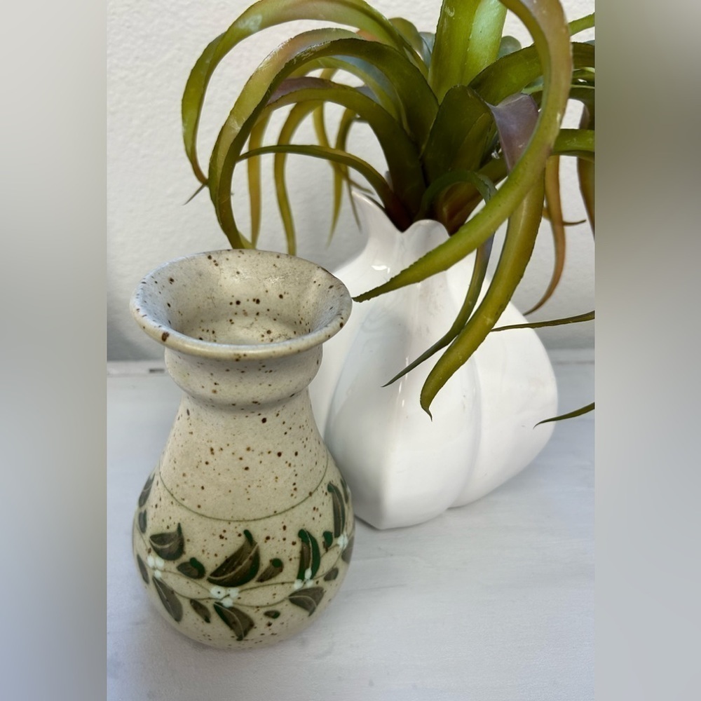 Vase/ pottery/ beautiful colors approx. 7”H by 3”/ please see pictures - Picture 2 of 6